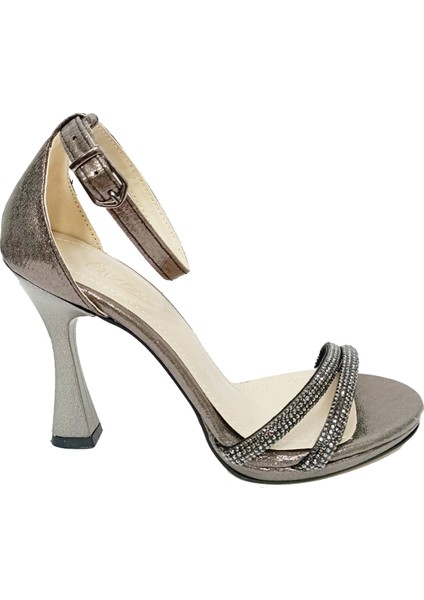 803 Parlak Deri Kare Topuk Taşlı Kadın Sandalet modelleri