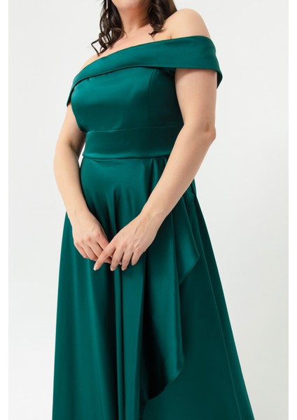Kadın Zümrüt Yeşili Kayık Yaka Büyük Beden Saten Abiye & Mezuniyet Elbisesi modelleri