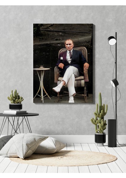 Başöğretmen Mustafa Kemal Atatürk Portre Dekoratif Dikey Kanvas Tablo