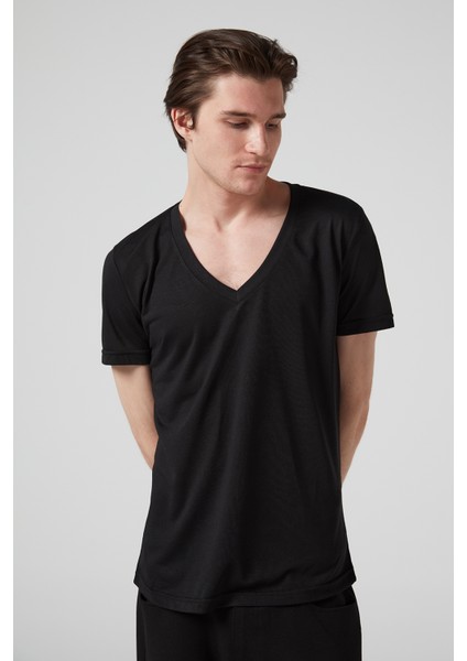 V Yaka Erkek T-Shirt