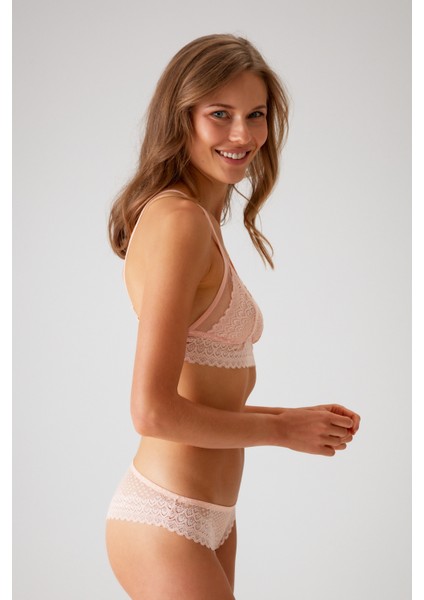 Somon 4834 Tül Detaylı Balensiz Üçgen Bralet Sütyen ve Brazilian / Iç Çamaşır Takımı fiyatları