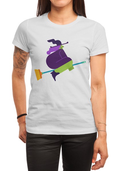 Witch On Broom Is Flying Isolated. Halloween Beyaz Spor Tişört