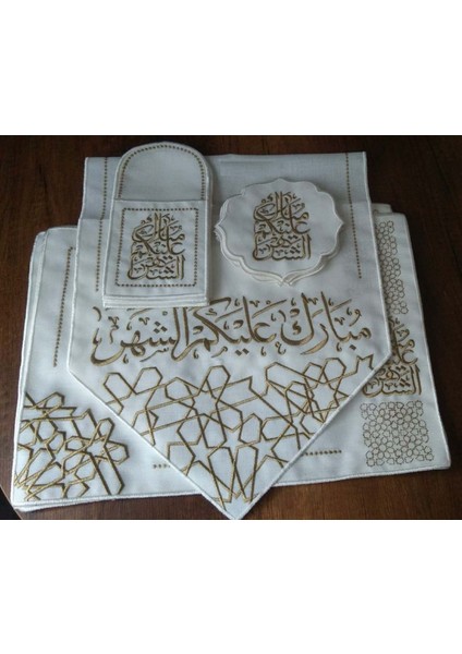 Arapça Yazılı Keten Amerikan Runner Servis Takımı 6 Kişilik(19 Parça) fırsatları