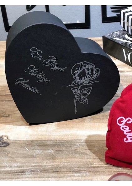 Sevgililer Günü Hediyesi Özel Siyah Kalpli Kutuda 3lü Küpe,mini Kırmızı Küre Seni Seviyorum Yastık fiyatları
