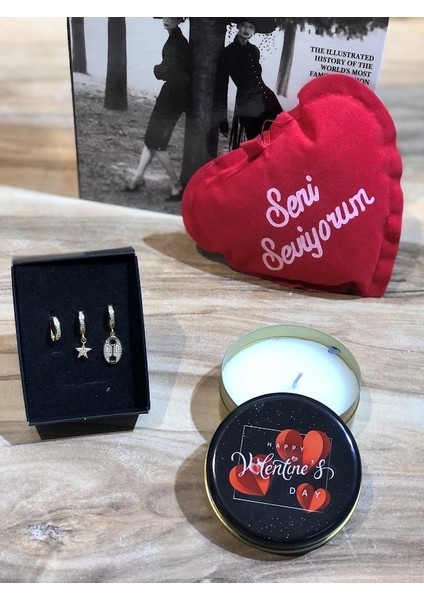 14 Şubat Sevgililer Günü Hediyesi Kitap Kutu Içerisinde 3 Lü Küpe Seni Seviyorum Yastık ve Love Mum