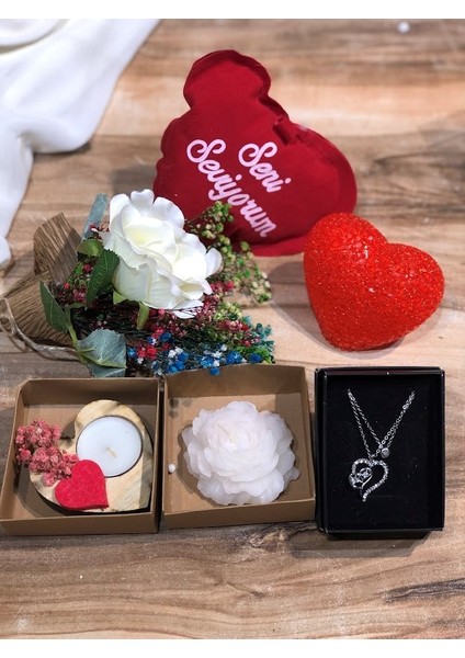 Beyaz Gül,kolye,mum,yastık,gece Lambası Sevgililer Günü Anneler Günü Hediye