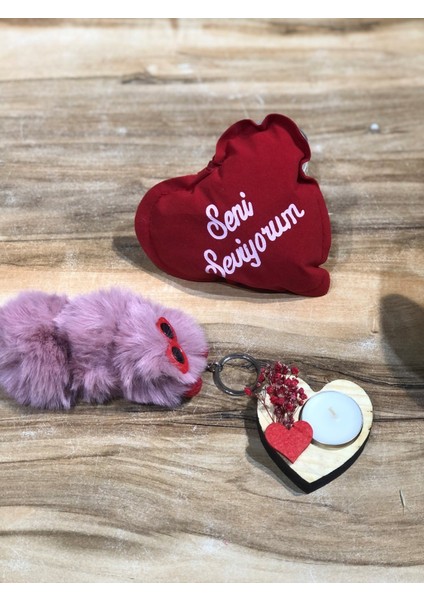 14 Şubat Sevgililer Günü Özel Kalpli Yastık,kalp Desenli Kütük Mum ve Peluş Anahtarlık