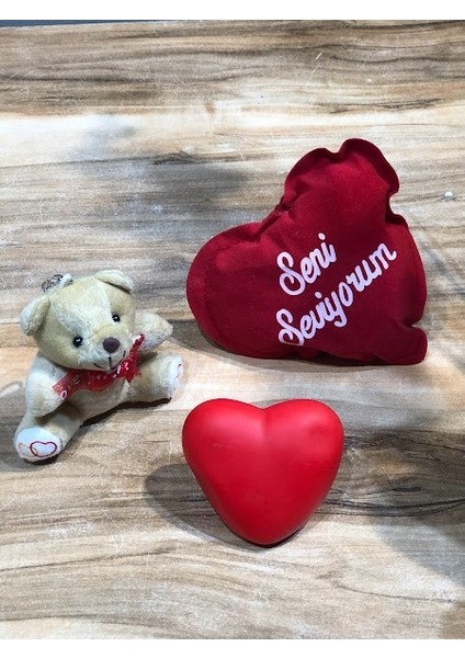 14 Şubat Sevgililer Günü Özel Kalpli Yastık,peluş Ayıcık Anahtarlık ve Işıklı Kalpli Figür