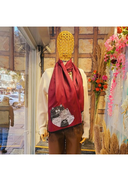 Kırmızı Şal Da Şapşik Kediler Ailesi fiyatları