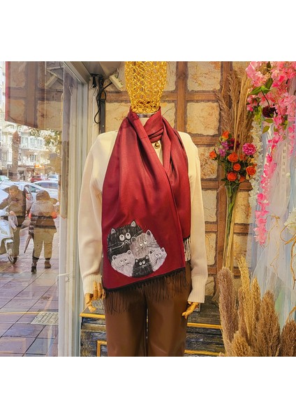 Kırmızı Şal Da Şapşik Kediler Ailesi modelleri