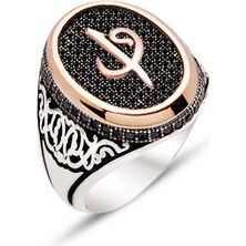 Amberkan Gümüş Siyah Zirkon Taş Üzeri Elif Vav İşlemeli Yanları Zirkon Süslemeli Erkek Yüzük