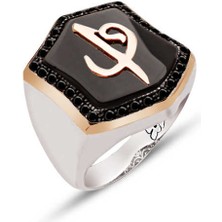 Amberkan Gümüş Oniks Taş Üstü Elif Vav Temalı Siyah Zirkon Taş İşlemeli Yüzük