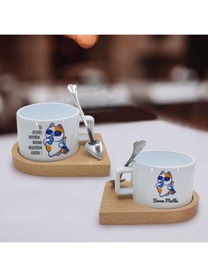 Hediye Kesesi Kişiye Özel Isim Ve Söz Baskılı Rahat Kedi Temalı Ahşap Altlıklı Seramik Fincan Hk2525