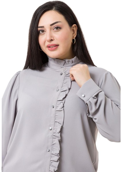 Büyük Beden Hakim Yaka Ön Patı ve Yakası Fırfırlı Gri Gömlek indirimleri