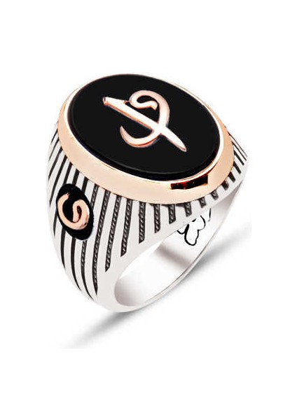 Gümüş Siyah Oniks Taşlı Üstü Elif Vav ve Yanları Vav İşlemeli Yüzük