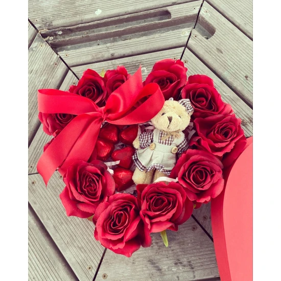 Z&B Flowers Kalpli ,çiçekli,çikolatalı Ayıcıklı Kırmızı Gül Çiçek Kutusu,sevgililer Günü Hediyesi,doğum Günü