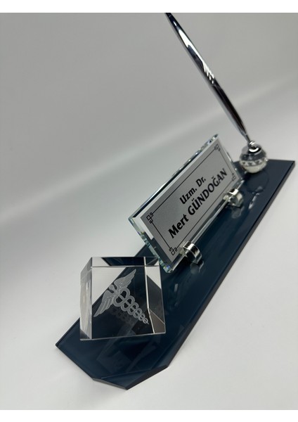 Masa Isimliği Doktor Mesleğine Özel Küp Logolu ve Kalem Aksesuarlı fiyatları