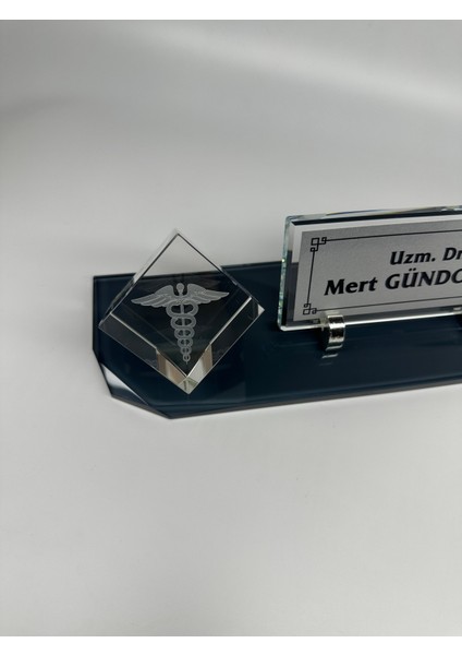 Masa Isimliği Doktor Mesleğine Özel Küp Logolu ve Kalem Aksesuarlı modelleri