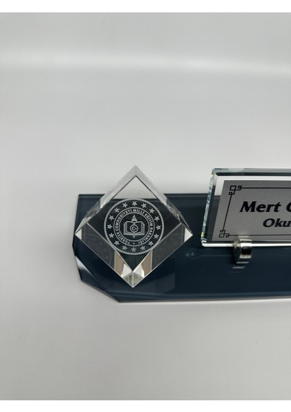 Cam Masa Isimlik Okullara Özel Küp Logolu ve Kalem Aksesuarlı modelleri