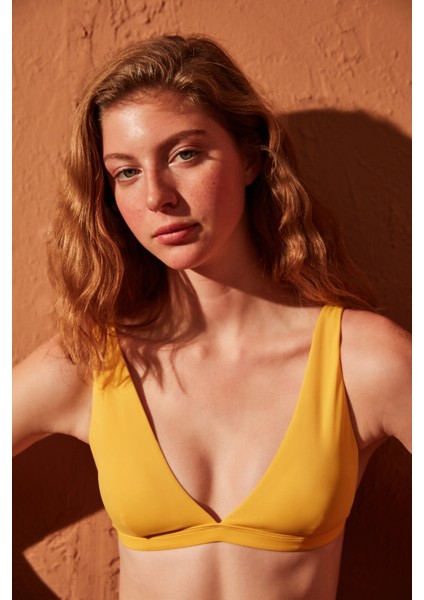 Basic Deep V Sarı Bikini Üstü