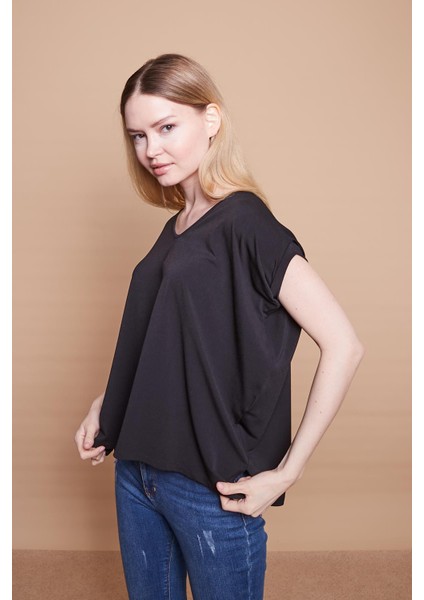 Likralı Krep Kumaş V Yaka Salaş Yanı Yırtmaçlı Oversize Bluz-Siyah10 fırsatları