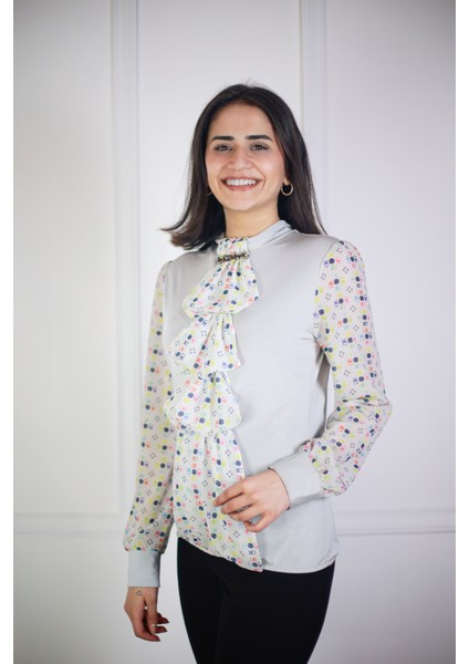 Saten Ipek Fular Detaylı Bluz