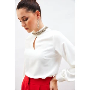 Yaka Aksesuarlı Bluz - Ekru