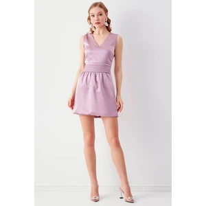 Beli Detaylı V Yaka Elbise