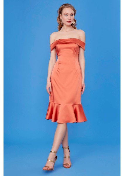 Kayık Yaka Ucu Volanlı Elbise10