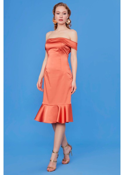 Kayık Yaka Ucu Volanlı Elbise10 modelleri