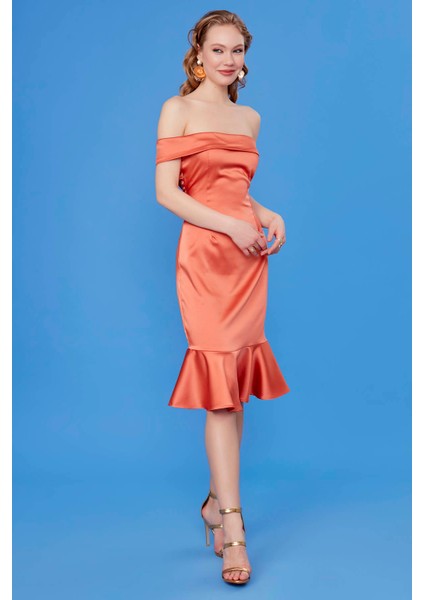 Kayık Yaka Ucu Volanlı Elbise10 fırsatları