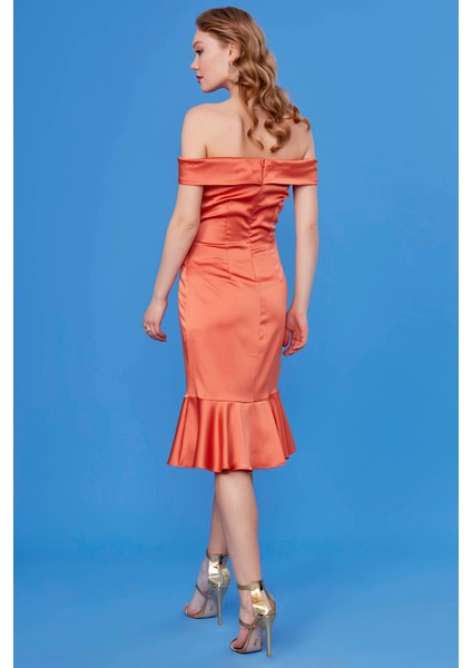 Kayık Yaka Ucu Volanlı Elbise10 indirimleri