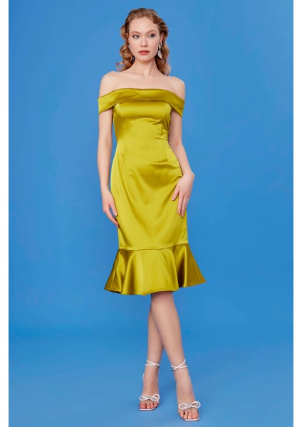 Kayık Yaka Ucu Volanlı Elbise10