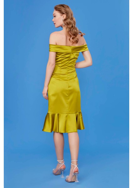 Kayık Yaka Ucu Volanlı Elbise10 fırsatları