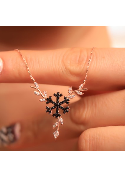 925 Ayar Gümüş Daldaki Siyah Kar Tanesi Kolye