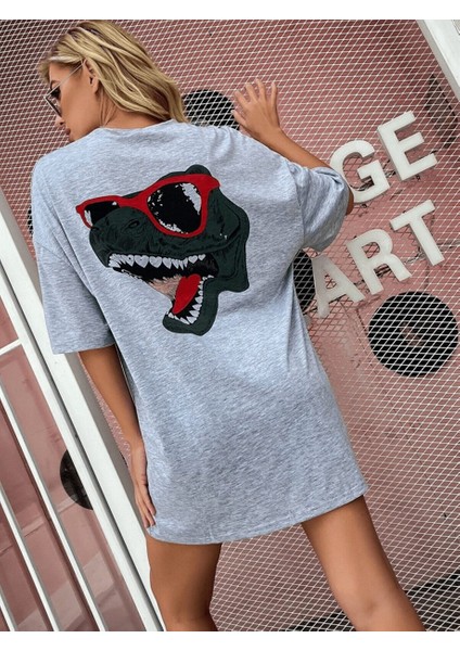 Kadın Sırt Baskılı Dinazor Oversize T-Shirt indirimleri
