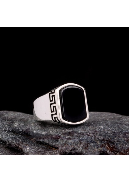 925 Ayar Gümüş Onix Taşlı Desen Motfli Erkek Yüzük