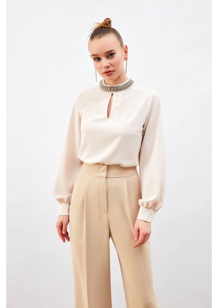 Yaka Aksesuarlı Bluz - Bej fiyatları