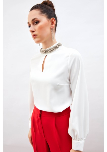 Yaka Aksesuarlı Bluz - Ekru fiyatları