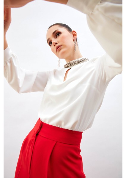 Yaka Aksesuarlı Bluz - Ekru fırsatları