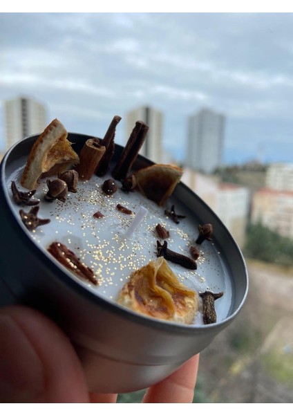 Kurutulmuş Portakal Dilimleri, Kök Tarçın ve Karanfil ile Hazırlanmış Elma Kokulu Soya Mumu
