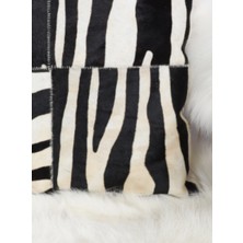 Dericibey Zebra Baskılı Dana Derisi Yastık 50 x 50 cm