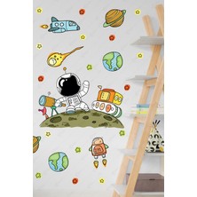 Msticker Uzayda Astronot ve Gezegenler Çocuk Bebek Odası Duvar Sticker Seti