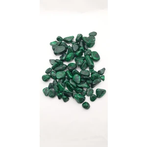 Be Beauty Dekoratif Zümrüt Yeşili Renginde Boyalı Vernikli Orta Büyüklükte (10-25MM) Çakıl Taşı 350 gr