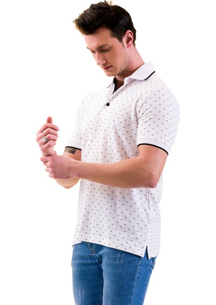 Beyaz Üzerine Geometrik Desenli Yaka Kol Biye Detaylı Polo Yaka Kısakol Pamuk Slim Fit Tişört fiyatları
