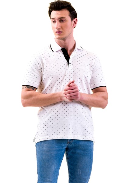 Beyaz Üzerine Geometrik Desenli Yaka Kol Biye Detaylı Polo Yaka Kısakol Pamuk Slim Fit Tişört indirimleri