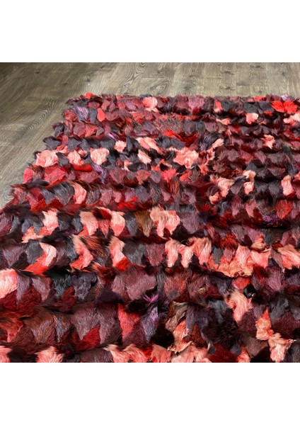 Kırmızı ve Siyah Doğal Kürk Halı 160 x 230 cm fiyatları