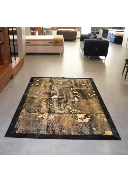 Dana Derisi Bordür ve Varaklı Kuzu Kürkü Halı 170 x 240 cm