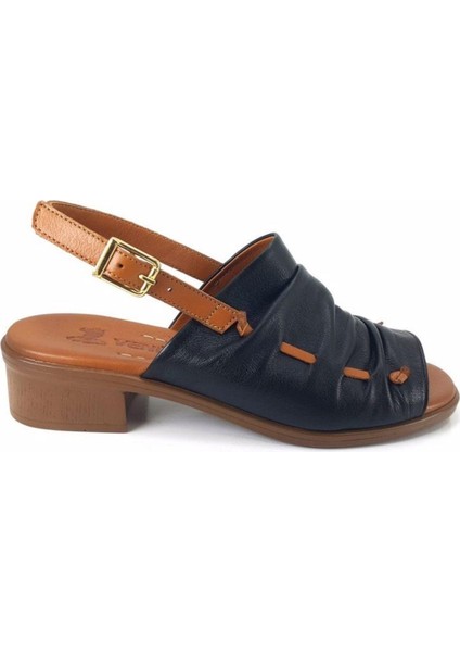 23026021 Kadın Deri Günlük Sandalet fiyatları