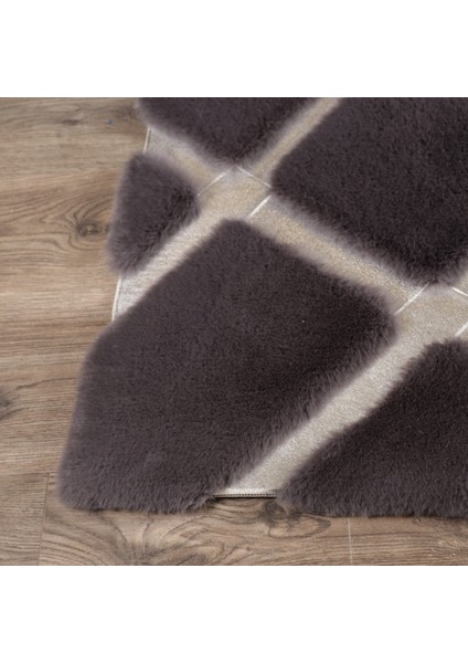 Siyah Renk Gümüş Çizgili Kros Model Peluş Halı 170 x 240 cm fırsatları